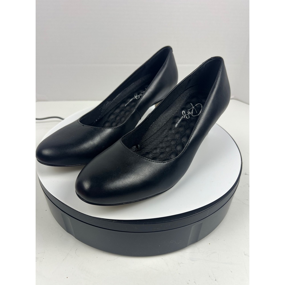 R2 Hommerson Womens Black Leather Kitten Pumps 9M Arch Support Comfort Heel